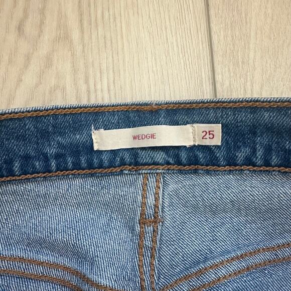 Levi's Premium Wedgie medium wash ripped high waisted straight leg jeans 25 - Picture 4 of 5